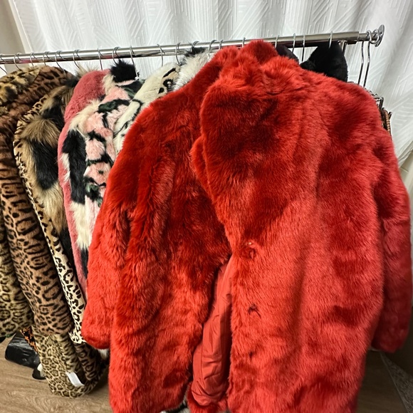 H&M RED FUR FAUX FUR COAT WINTER COAT - Picture 3 of 7